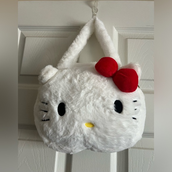 Handbags - Hello Kitty Plush Bag With Straps